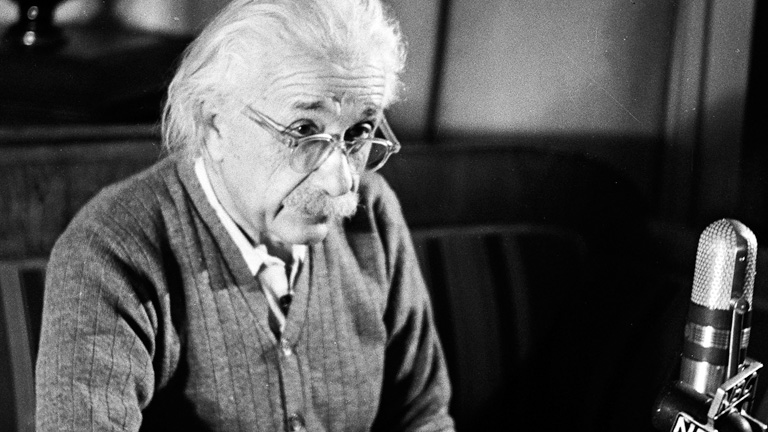 http://cp91279.biography.com/1000509261001/1000509261001_1873388771001_Einstein-Einstein-vs-McCarthy.jpg