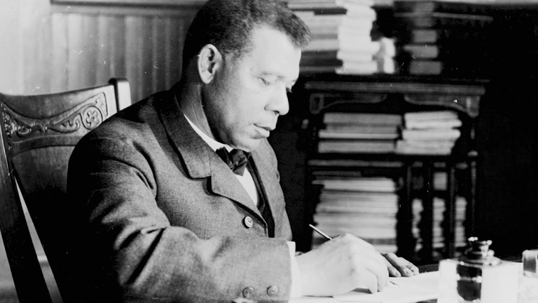 1000509261001_2105757485001_Booker-T-Washington-Tuskegee-Institute.jpg